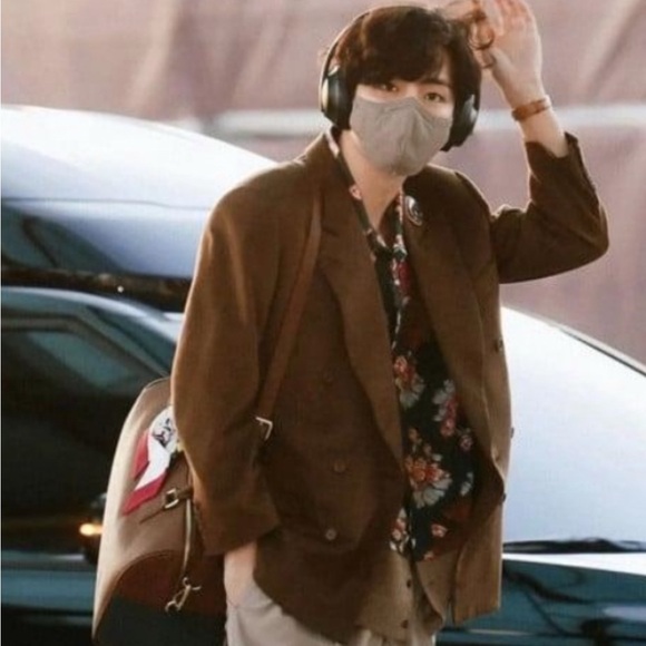 BTS by V design , sold out in wevers - Picture 5 of 5